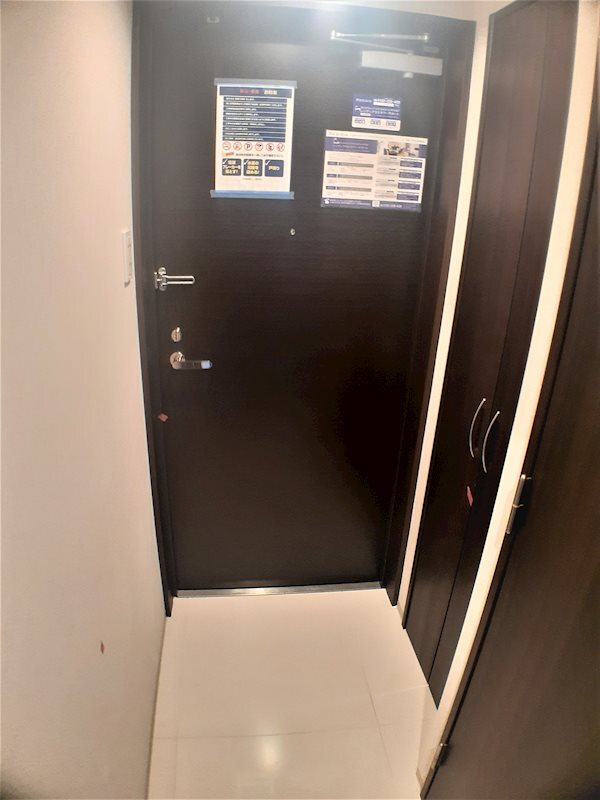 玄関　※別部屋の参考写真です。