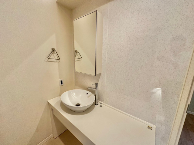 洗面設備　他のお部屋になります。