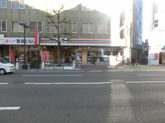 コンビニ　セブンイレブン倉敷駅前店（コンビニ）まで445m
