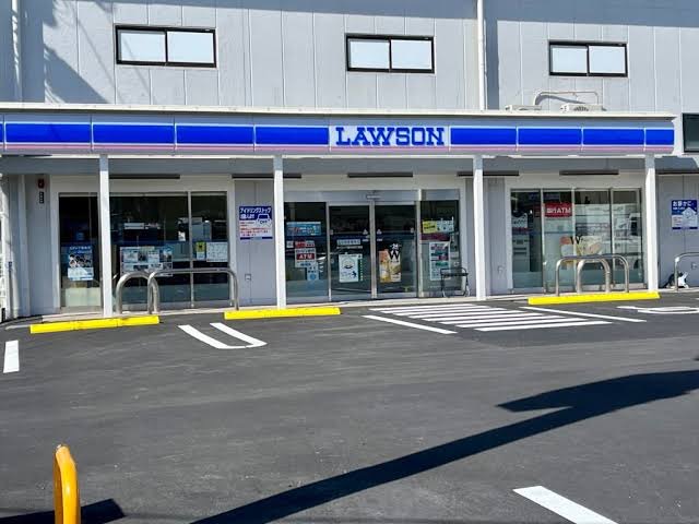コンビニ　ローソン 八潮中央四丁目店（コンビニ）まで181m