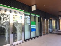 コンビニ　ファミリーマート 十条駅西店（コンビニ）まで67m