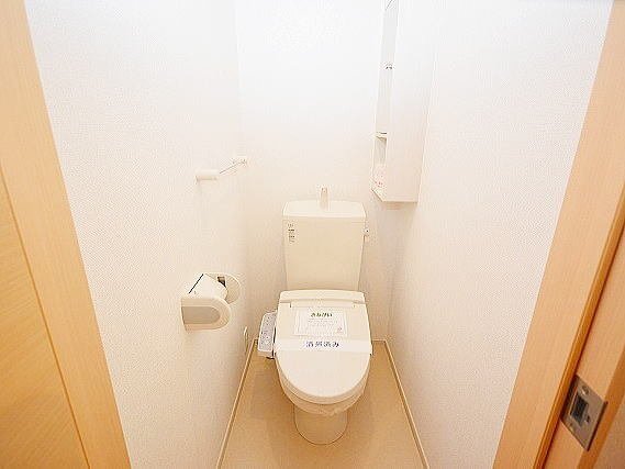 ＪＲ筑肥線 東唐津駅 バス乗車時間：10分 最寄りバス停で下車 徒歩8分 2階建 築12年のトイレ写真