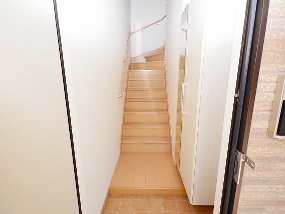 ＪＲ筑肥線 東唐津駅 バス乗車時間：10分 最寄りバス停で下車 徒歩8分 2階建 築12年の玄関写真