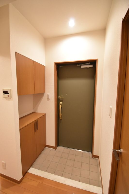 玄関　アリーチェ板橋弥生町　板橋区弥生町