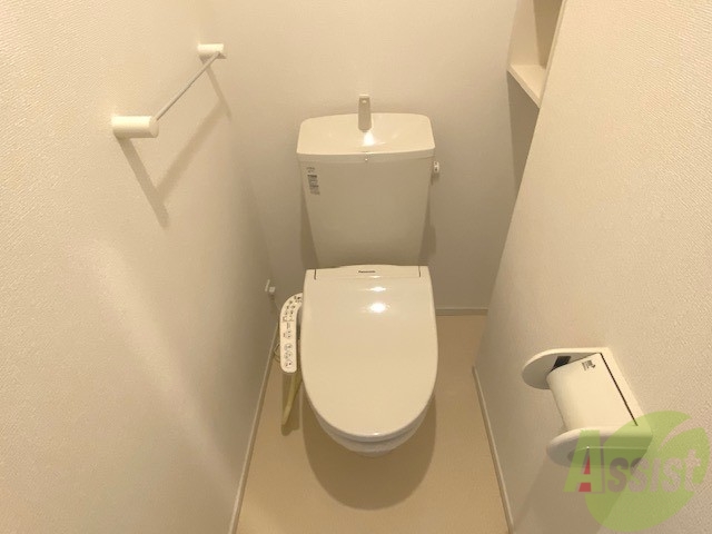 トイレ　ウォシュレット機能がついたトイレです。安心して使用できますね