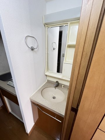 洗面設備　コンパクトで使いやすい洗面所