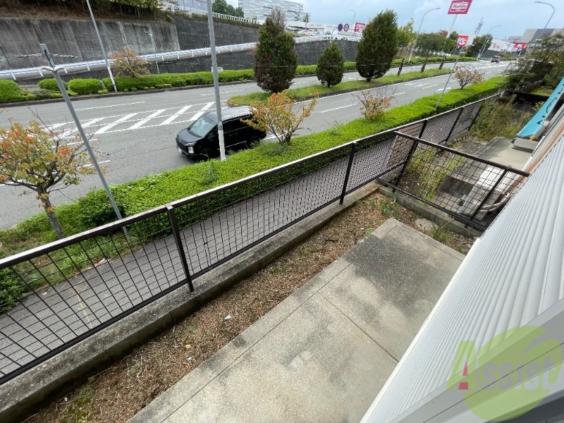 バルコニー　洗濯物を干すのにも便利なスペースです