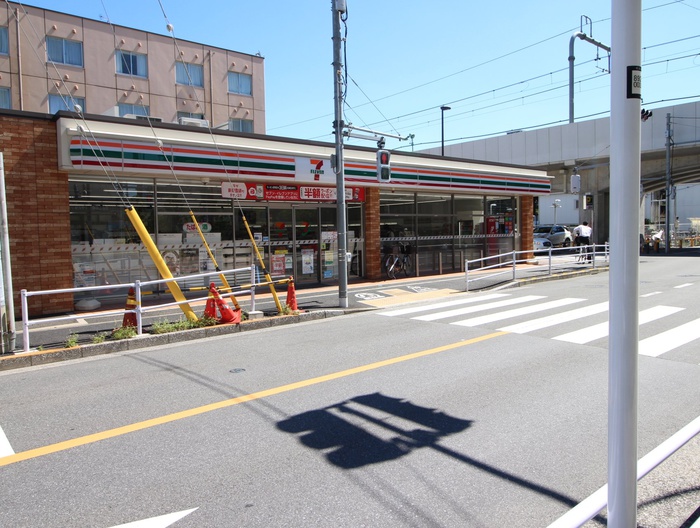 コンビニ　セブンイレブン境１丁目店（コンビニ）まで450m