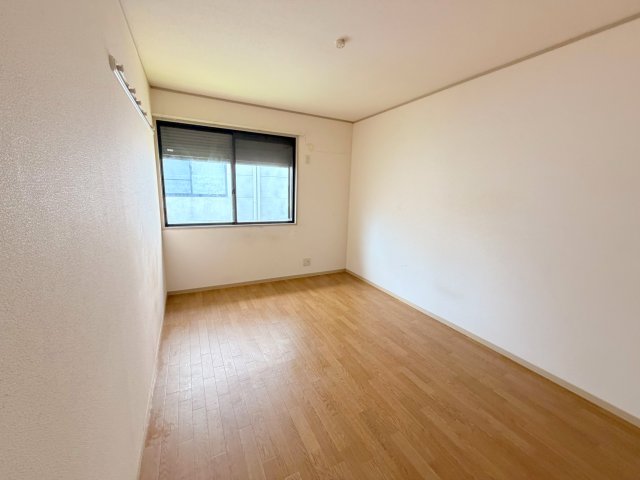 居室・リビング　落ち着いた雰囲気のこのお部屋でゆっくりお休みください。