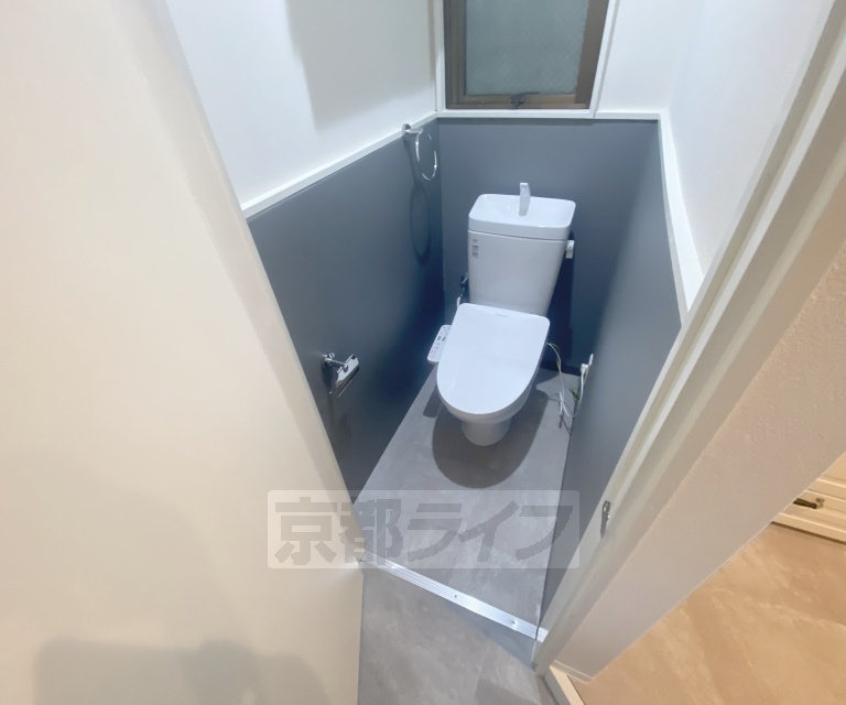 ＪＲ山陰本線 太秦駅 徒歩15分 3階建 築39年のトイレ写真