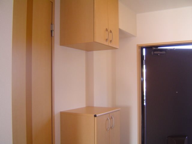 玄関　※写真はサンプルです。