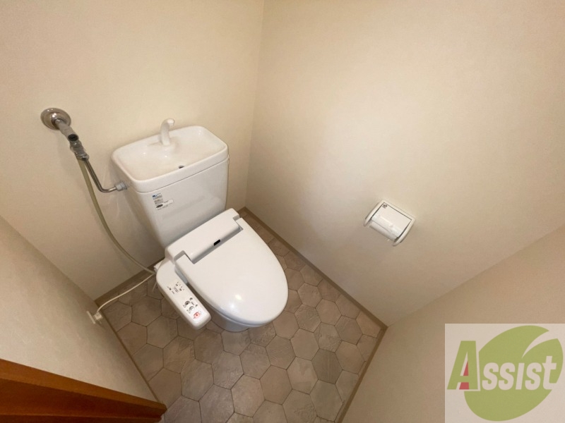 トイレ　ウォシュレット機能がついたトイレです。安心して使用できます。