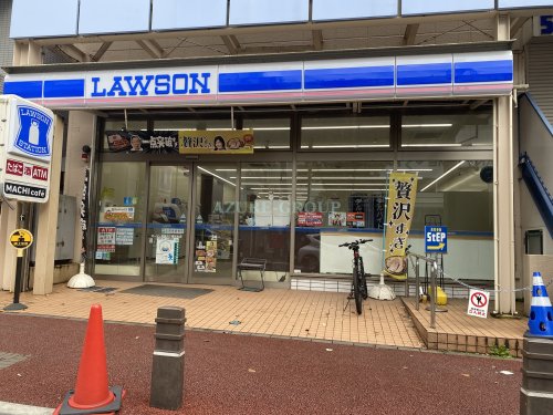 コンビニ　ローソン青葉市ケ尾駅南店（コンビニ）まで596m