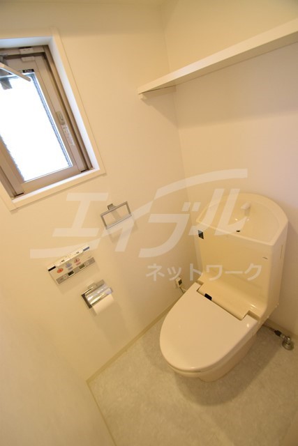地下鉄谷町線 天神橋筋六丁目駅 徒歩10分 8階建 築19年のトイレ写真