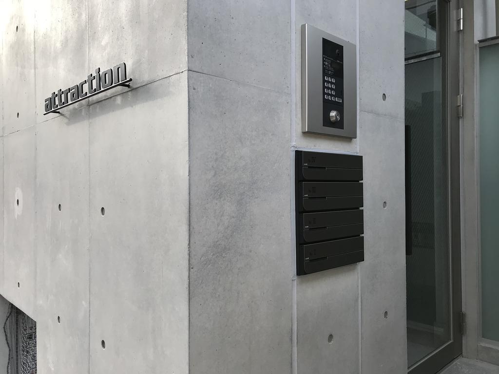 エントランス　ディンプルキー採用のオートロックマンションです★