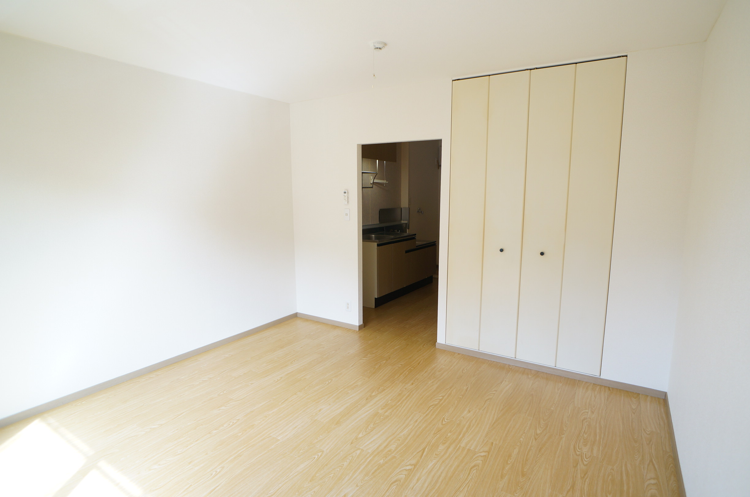 その他部屋・スペース　洋室は南向きで明るいお部屋です