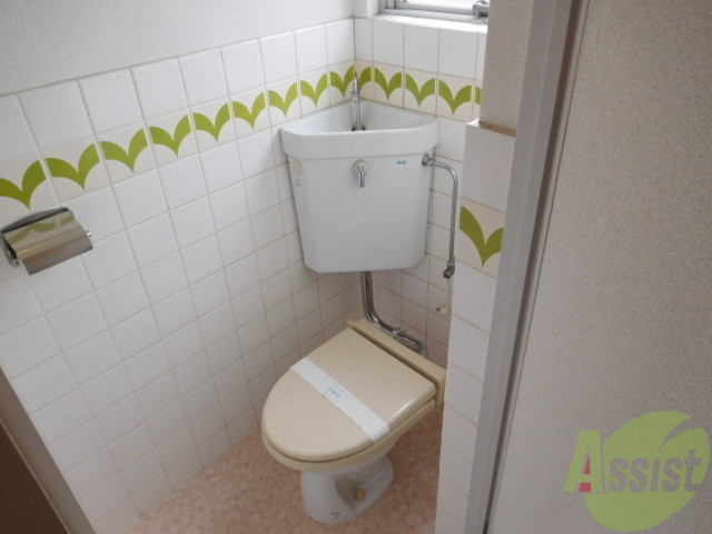 トイレ　トイレ窓もあり換気バッチリです