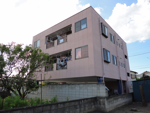 プリメーラ飯塚　201号室の建物外観