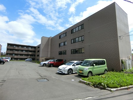 札幌市厚別区厚別町上野幌のマンションの建物外観