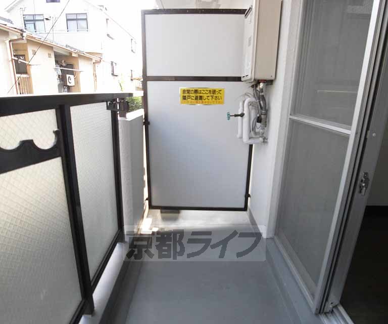 【京都市伏見区深草西浦町２丁目のマンションのバルコニー】