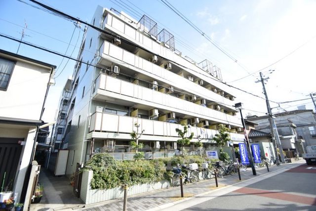 【大阪市生野区林寺のマンションの建物外観】