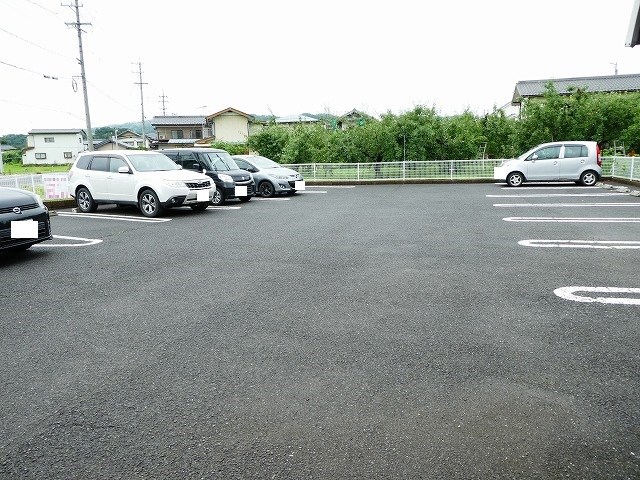 【パーソナル桑の花の駐車場】