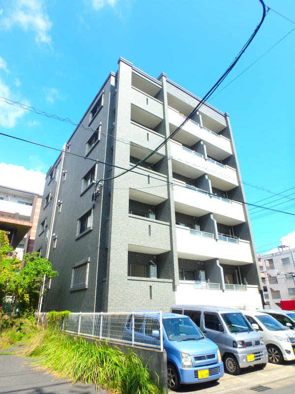 鹿児島市上荒田町のマンションの建物外観