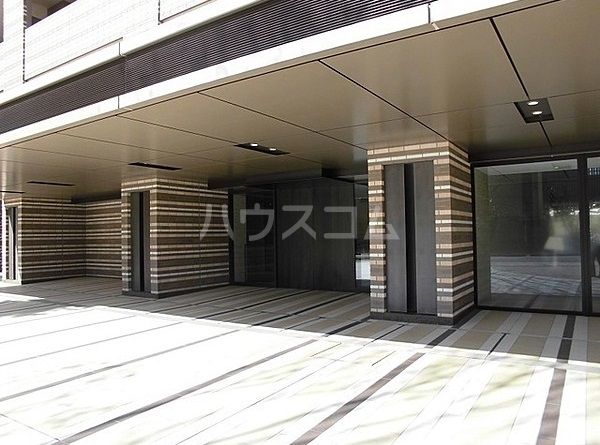 【習志野市奏の杜のマンションのエントランス】