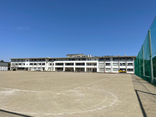 【ライフクレア東山の小学校】