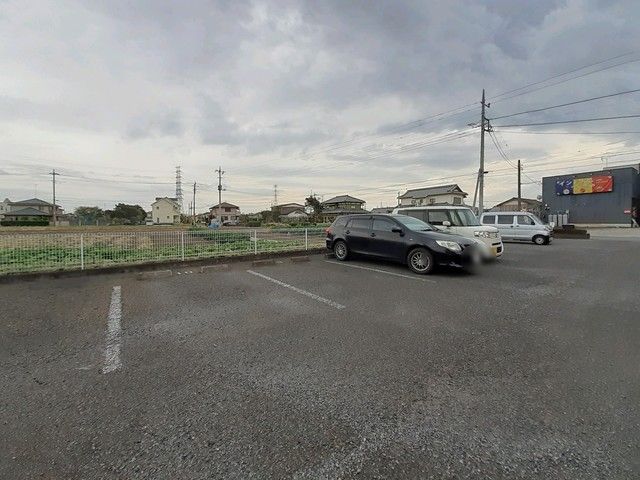 【太田市新田市野井町のアパートの駐車場】