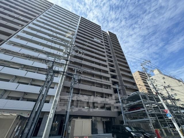 【広島市中区宝町のマンションの建物外観】