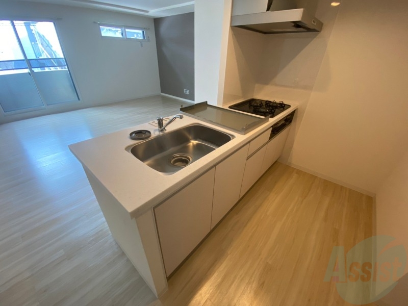 キッチン　システムキッチン完備で３口ついているので料理もできます！