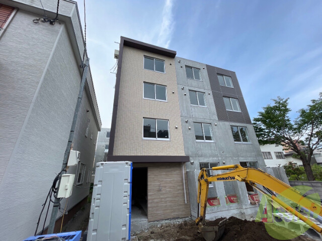 建物外観　札幌市豊平区平岸２条「エアフォルク学園前」