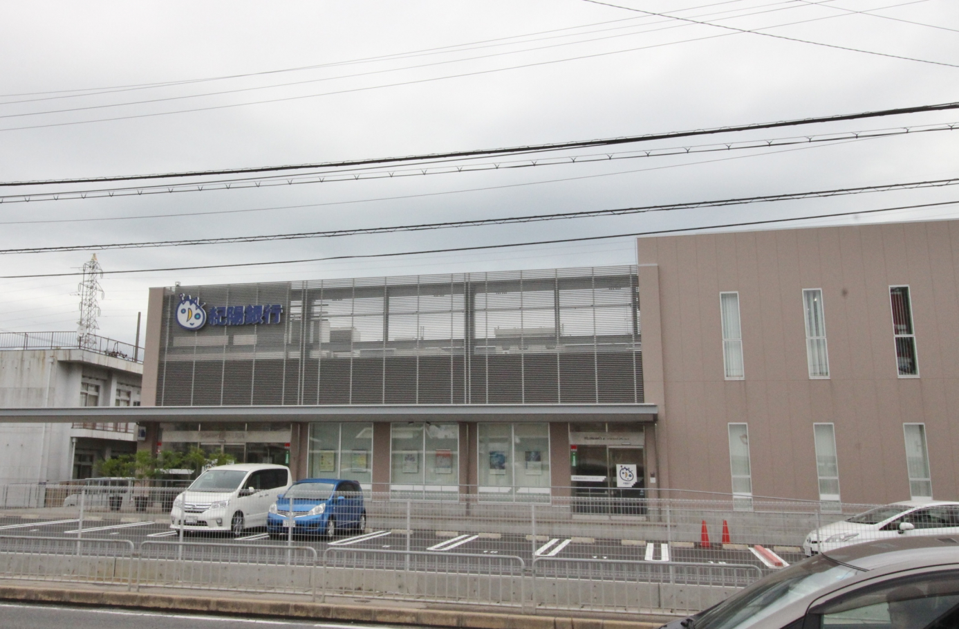 銀行　紀陽銀行高田支店（銀行）まで363m