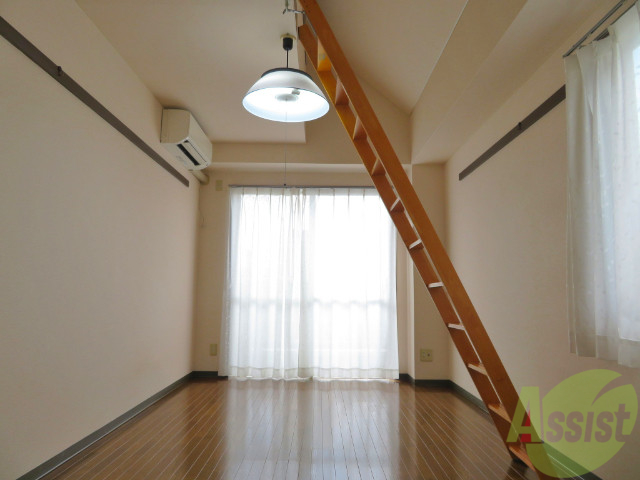 居室・リビング　陽の光が差し込む明るいお部屋は気持がいいですね～