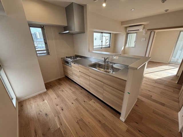 キッチン　【キッチン】同じ間取の５０２号の写真を使用