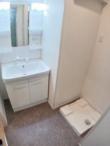 洗面設備　コンパクトで使いやすい洗面所