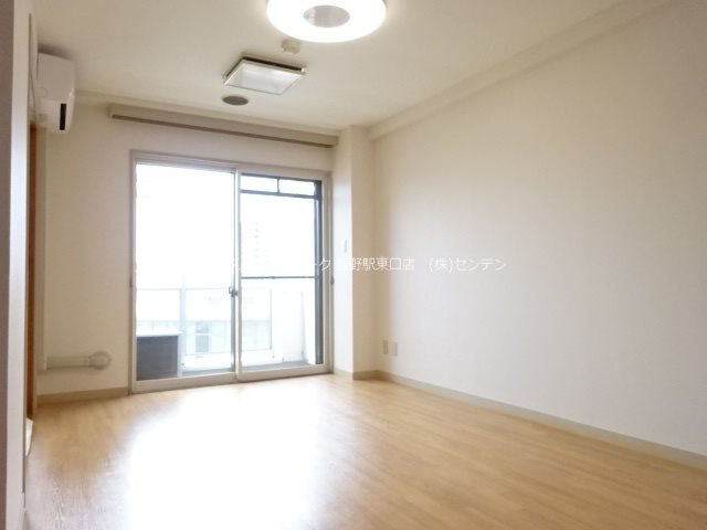 居室・リビング　※写真は別部屋のものです。（参考）