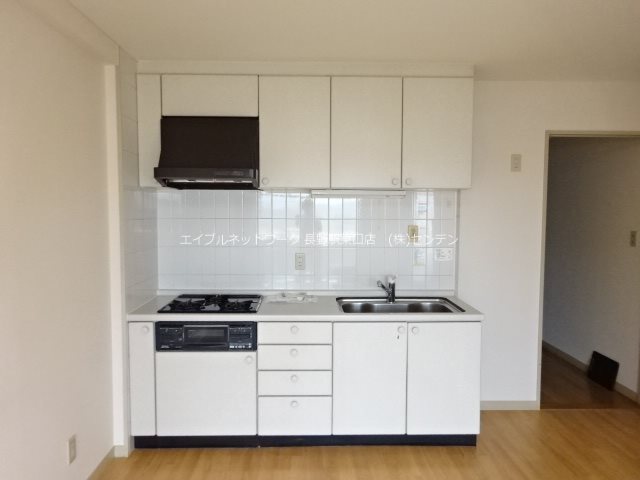 キッチン　※写真は別部屋のものです。（参考）