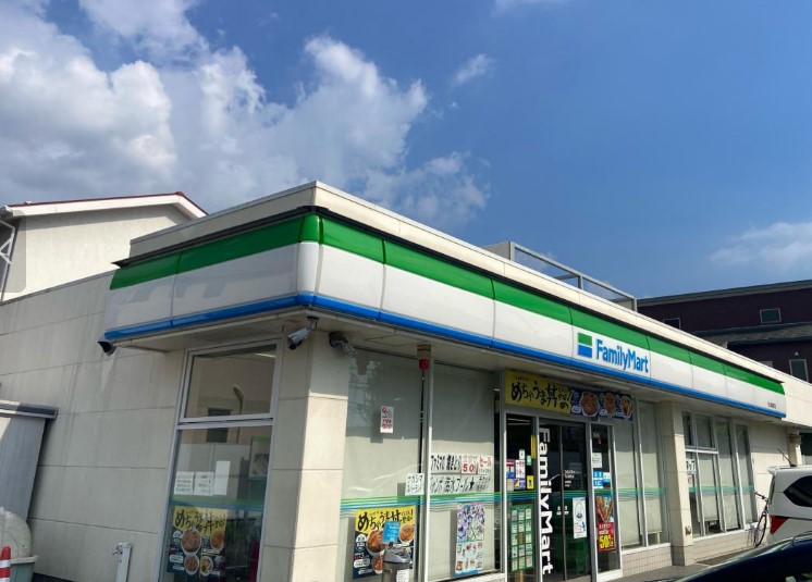 コンビニ　ファミリーマート 守山高島町店（コンビニ）まで484m