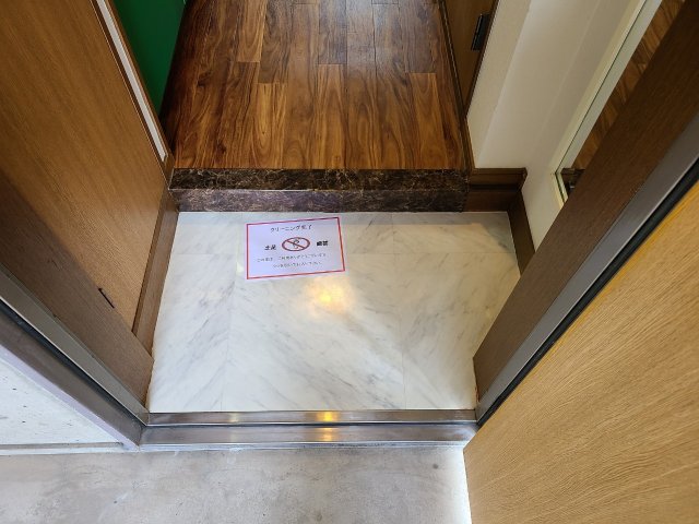 玄関　置地マンション