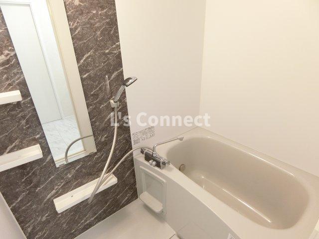 バス・シャワールーム　追焚き、浴室乾燥付きのお風呂。