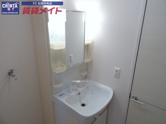 洗面設備　同型部屋写真です。