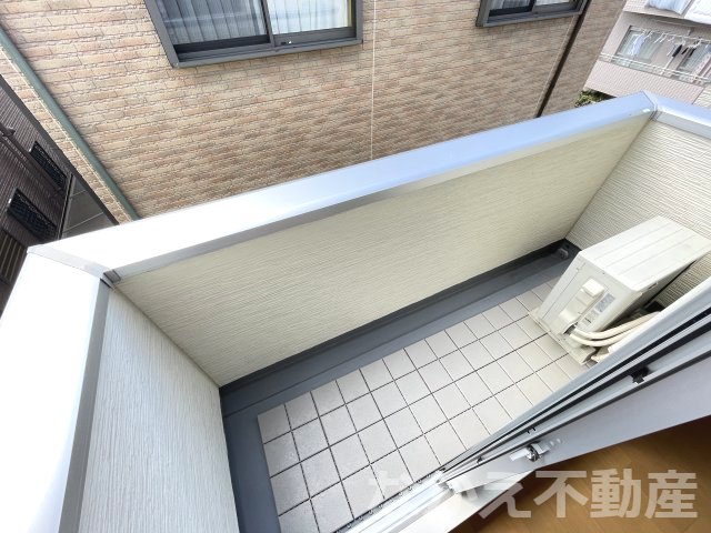 バルコニー　開放的で明るい空間を演出してくれるバルコニーです