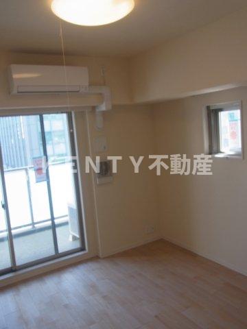 居室・リビング　こちらのリビングで趣味の時間をお楽しみください