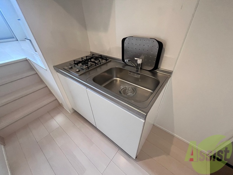 キッチン　一人暮らしには十分な大きさのキッチンですね。