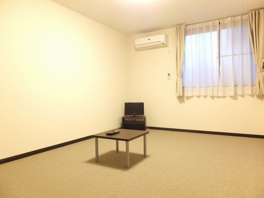 居室・リビング　１Ｆフローリング　２Ｆカーペット敷きとなります。