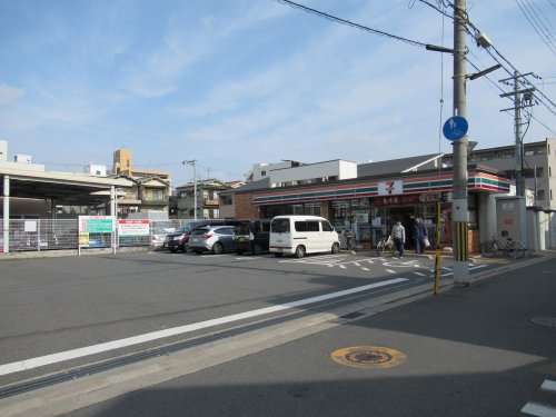 コンビニ　セブン-イレブン東大阪御厨南店（コンビニ）まで126m