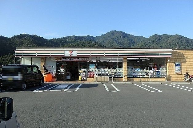 コンビニ　セブンイレブン　上深川町店（コンビニ）まで450m