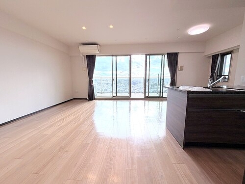 居室・リビング　リビングダイニング（カーテンは無償貸与品）